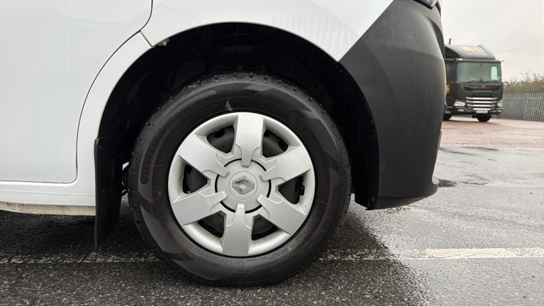 Renault Master Lwb Diesel Fwd LM35dCi 135 Business+ Medium Roof Van